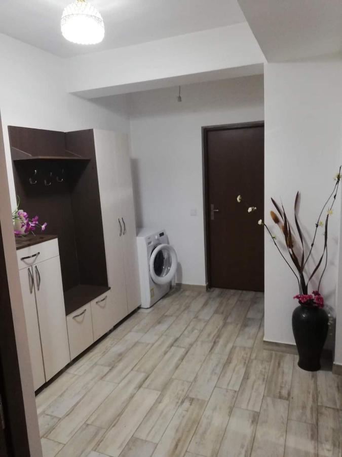 Ella Doo Apartament - 15 Min De Palas Hlincea 외부 사진