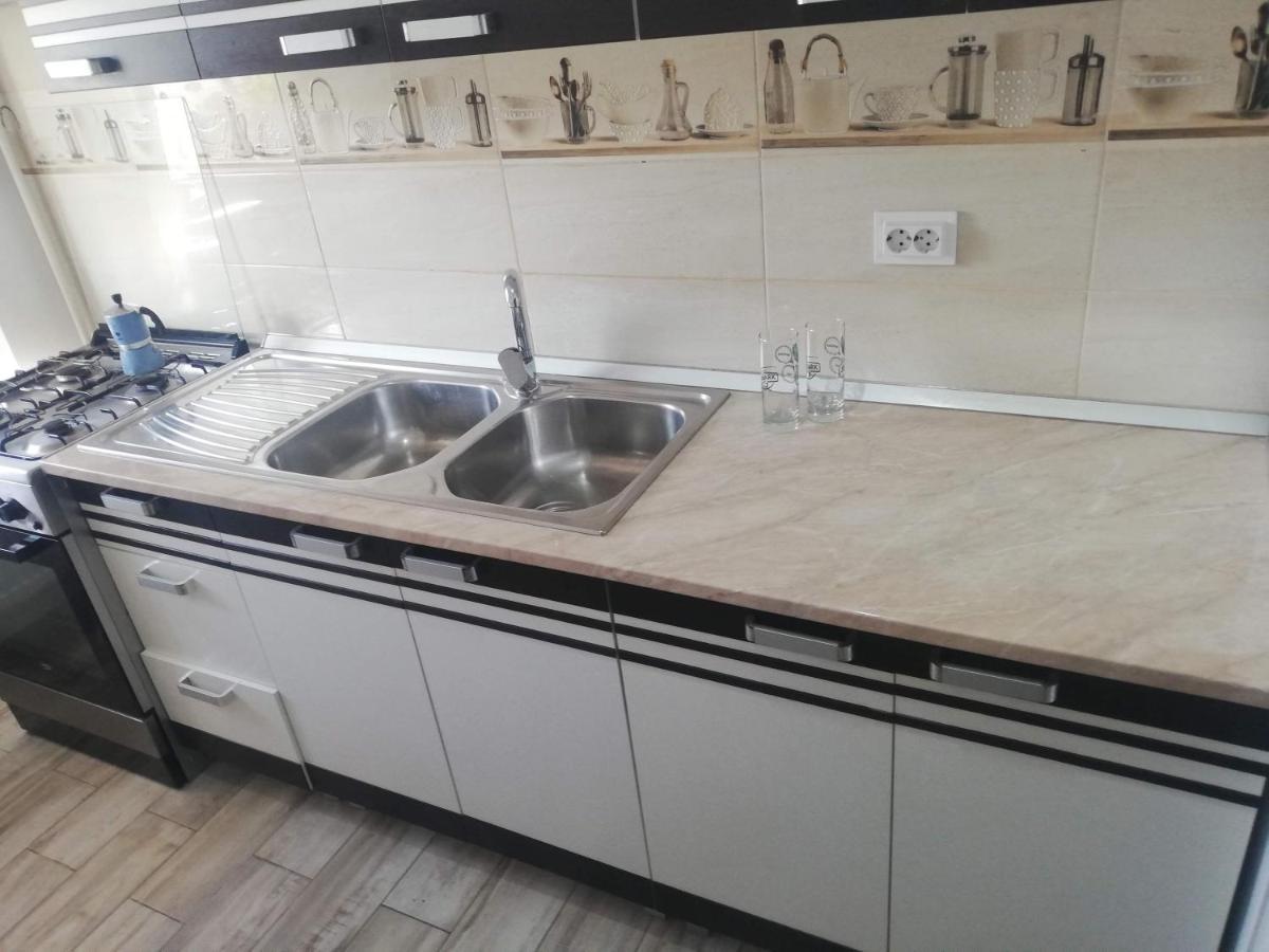 Ella Doo Apartament - 15 Min De Palas Hlincea 외부 사진