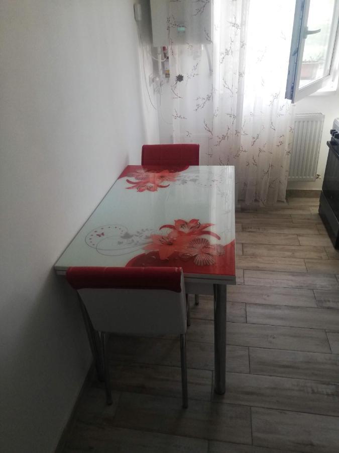 Ella Doo Apartament - 15 Min De Palas Hlincea 외부 사진